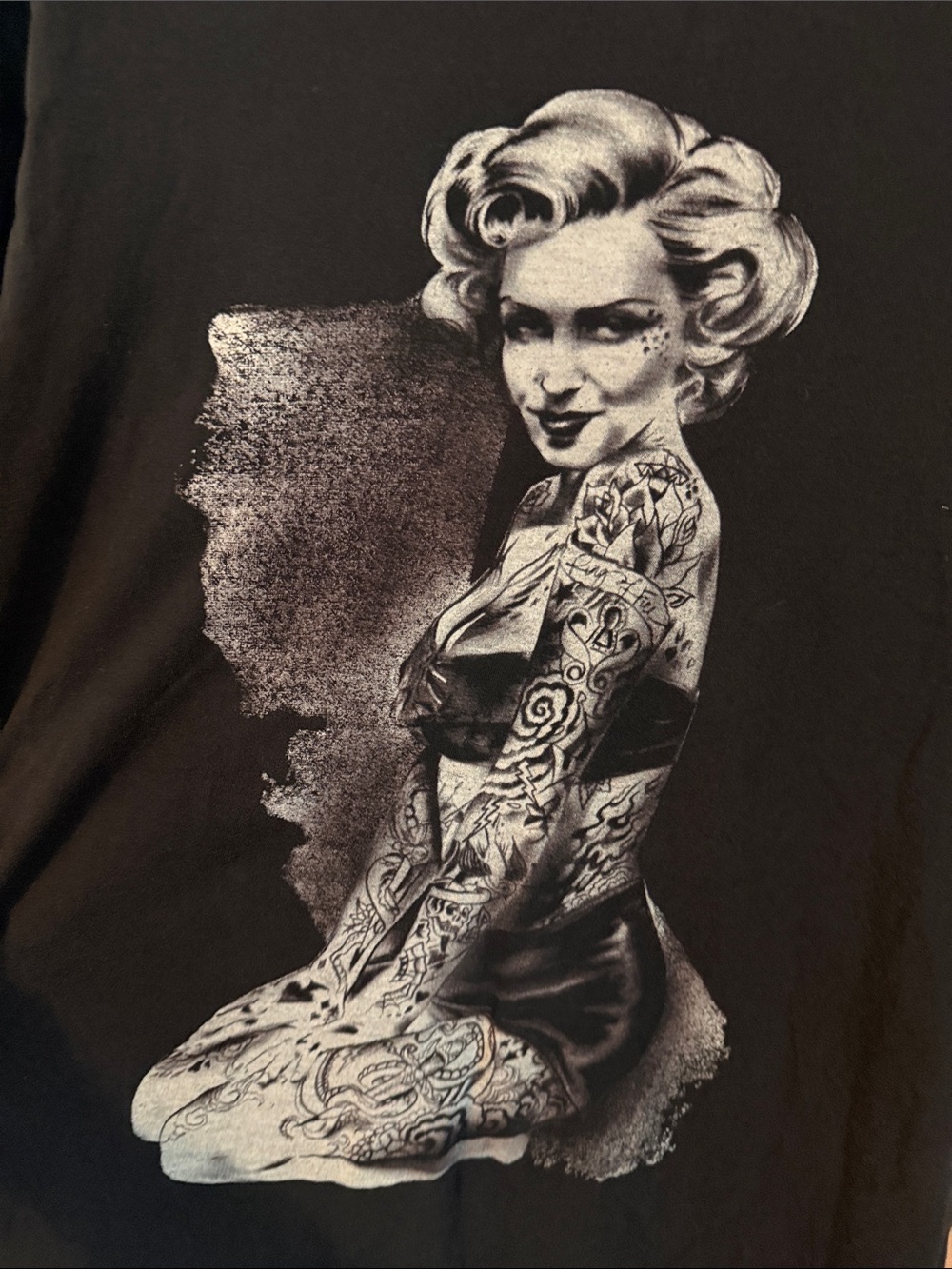 Ring of Fire Black Short-Sleeve Tattoo Pinup Graphic Tee California - Picture 3 of 4